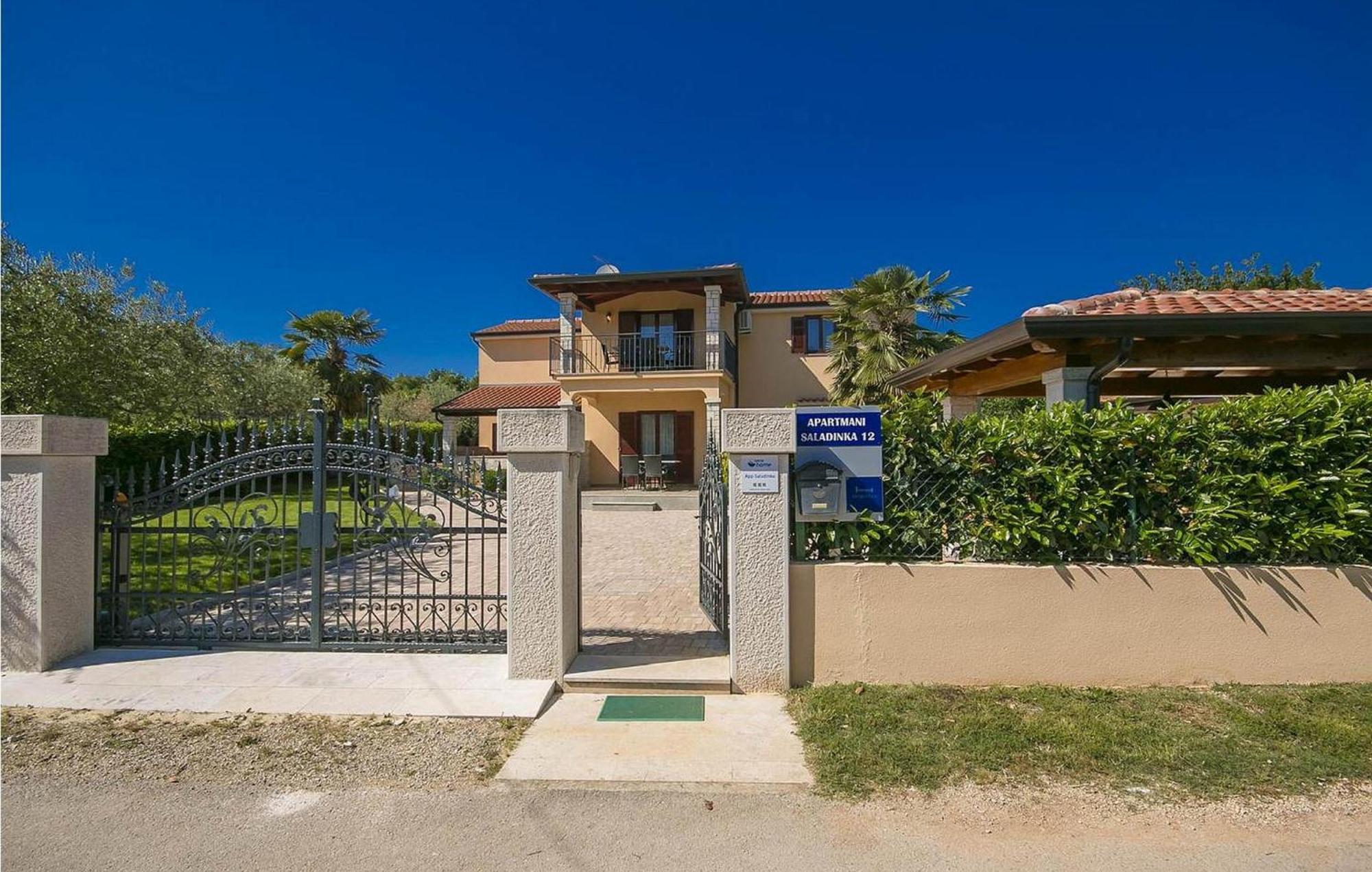 Holiday home Saladinka 2 *